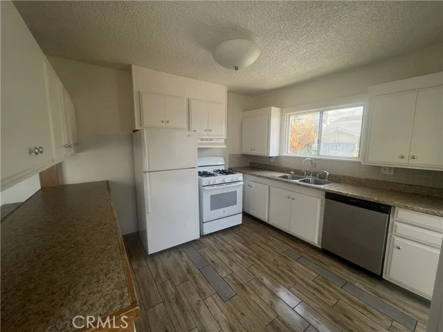 424 S Broadway photo 3