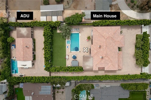 23042 Calvert Street photo 4