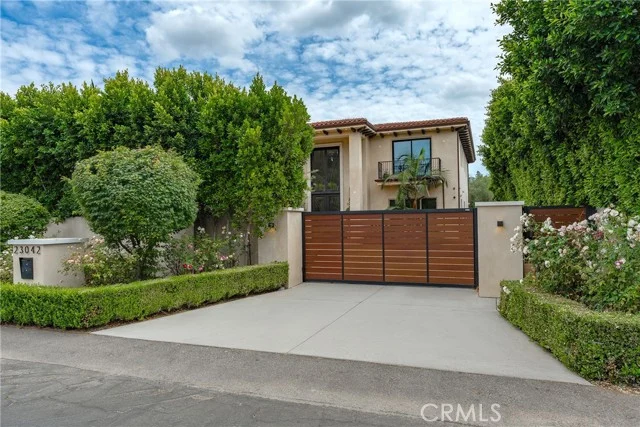 23042 Calvert Street photo 5