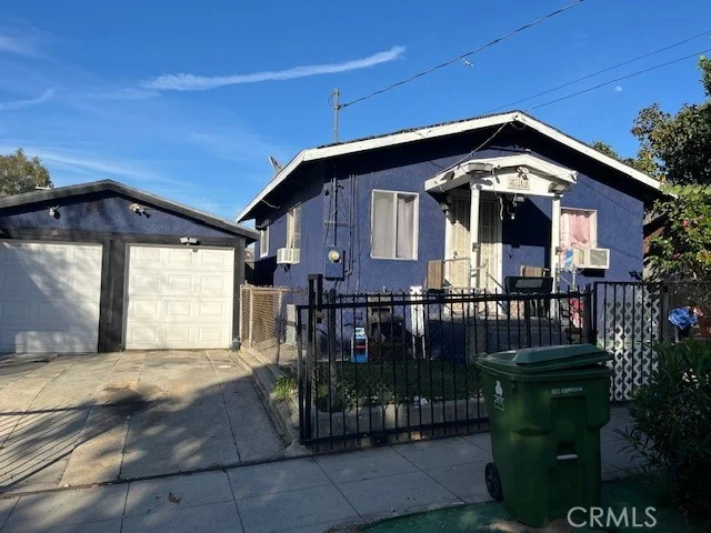 656 S Mott photo 2