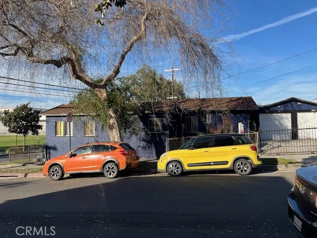 656 S Mott photo 5