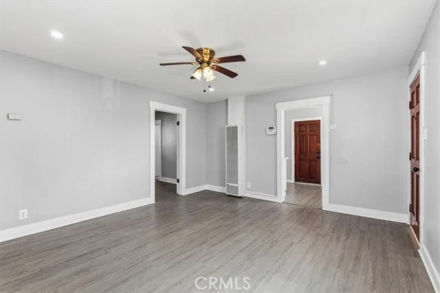 1049 W 67th photo 5