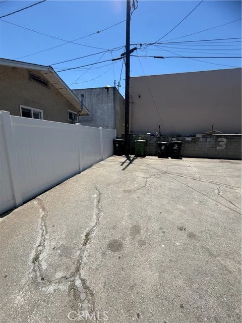 14642 Calvert photo 3