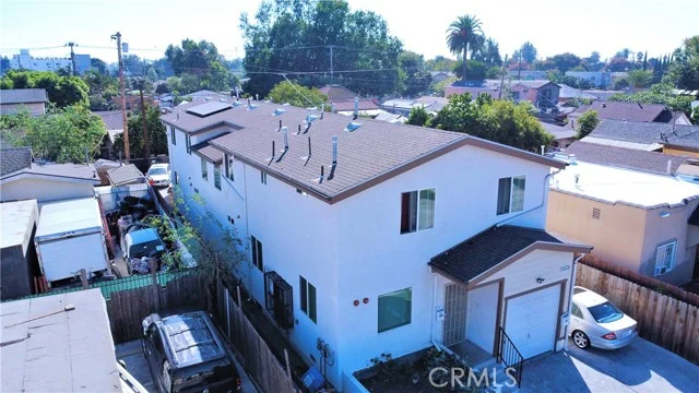 1566 E 106th Street E photo 3