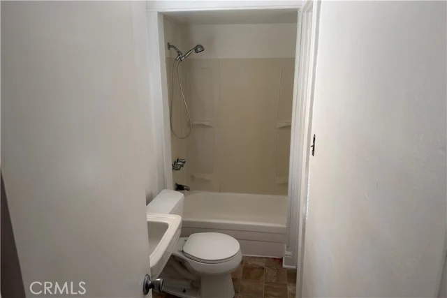 421 Almond Avenue photo 5