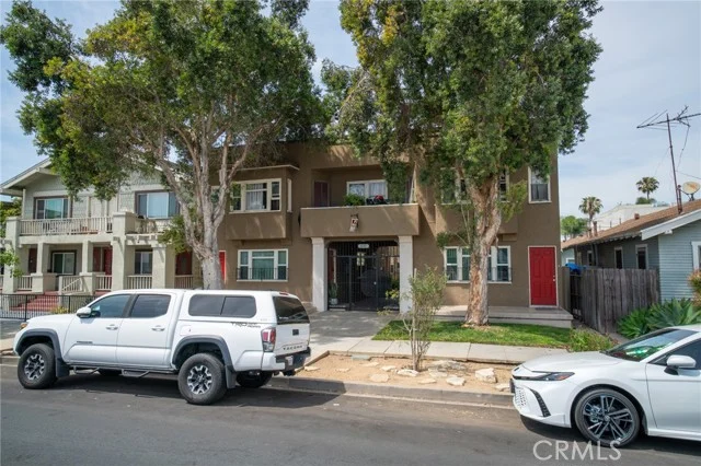 1111 Pine Avenue photo 2