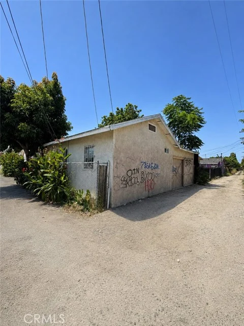 1617 W 58th photo 5