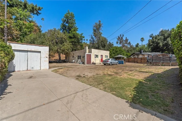 545 N Avenue 67 photo 2