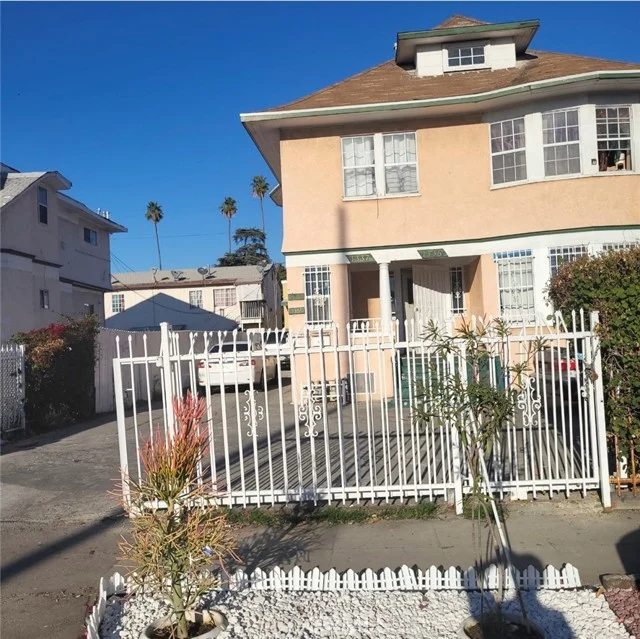 1337 E Adams photo 2