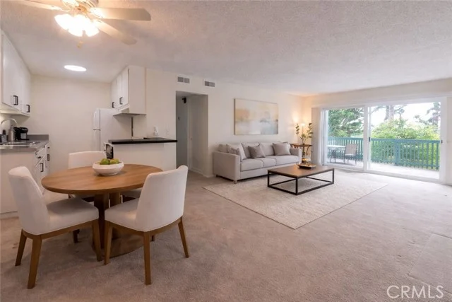424 N Bellflower #101 photo 3