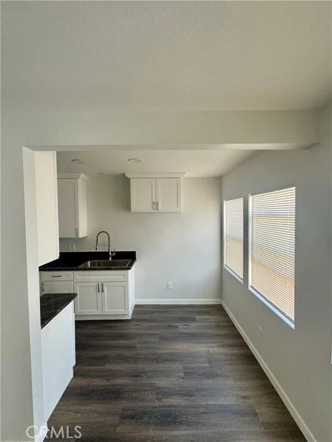 3914 S Normandie Avenue photo 4