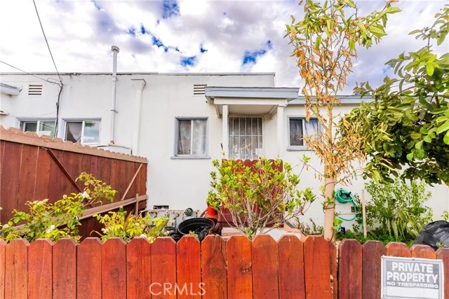 707 E 65th photo 2