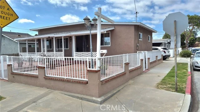 3661 Seabright Avenue photo 2