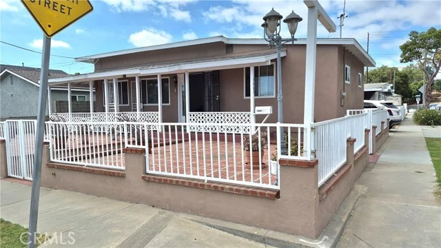 3661 Seabright Avenue photo 4