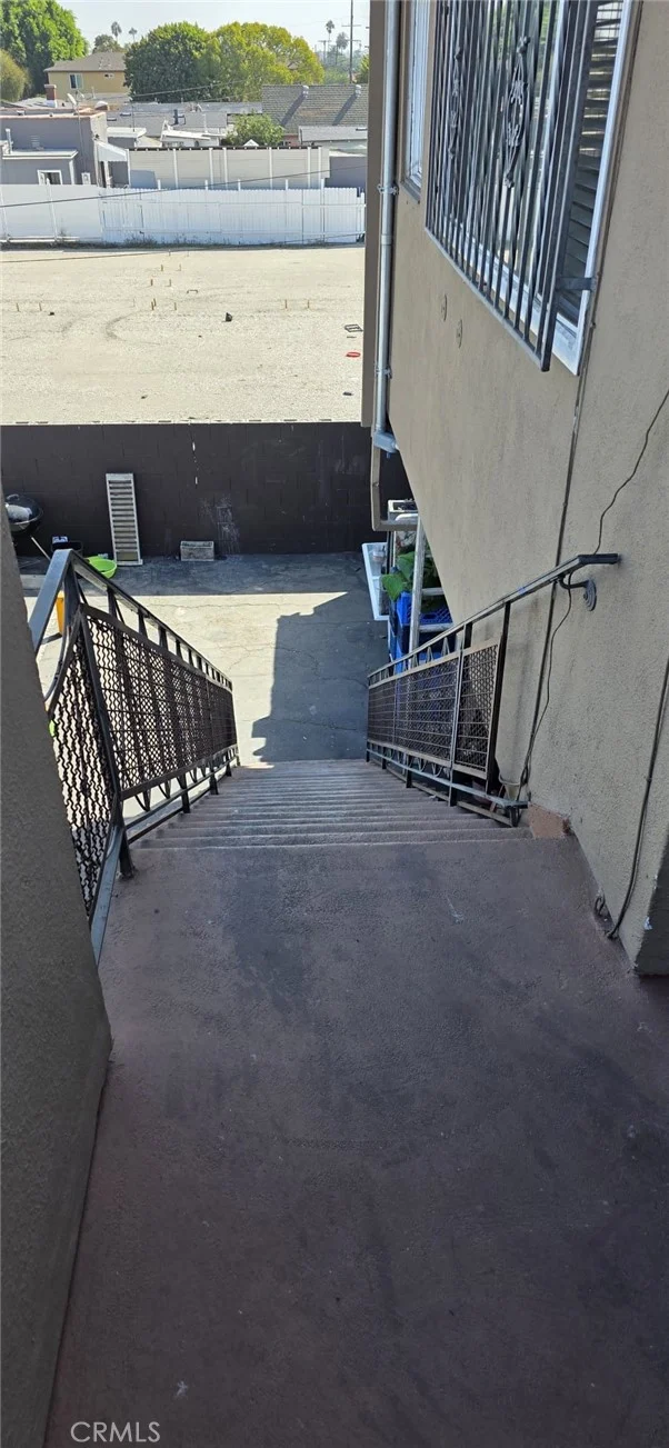 5908 Crenshaw photo 3