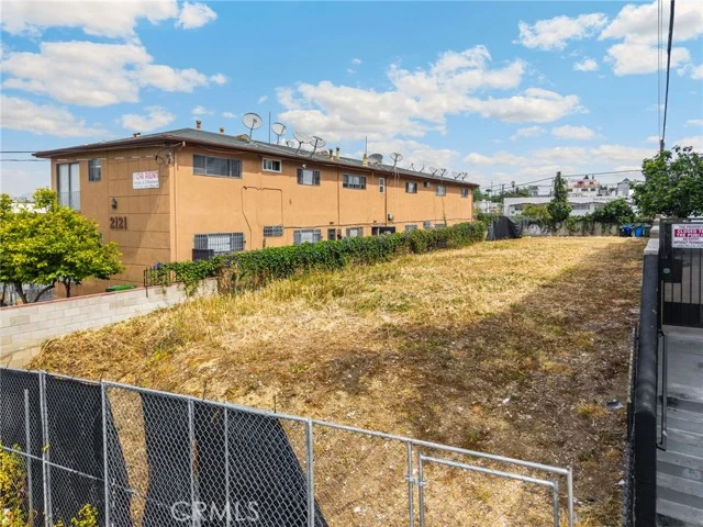 2113 W Court Street photo 4