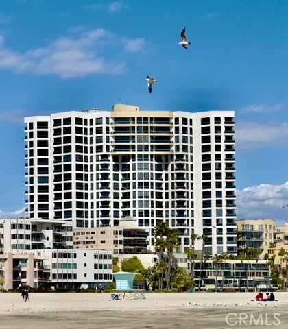 1310 E Ocean #405 photo 2