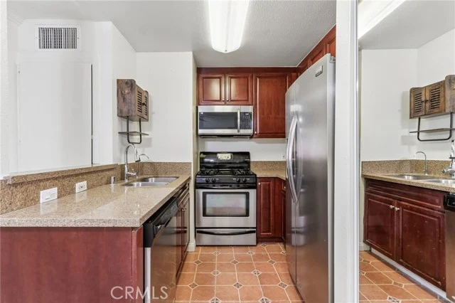 5535 Canoga #209 photo 3