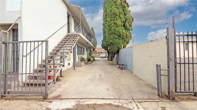 5110 Compton Avenue photo 3