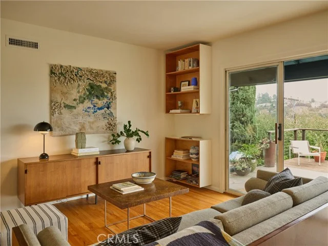 4304 Caledonia photo 5