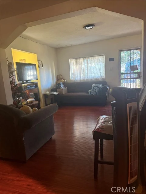 4310 Triggs photo 5