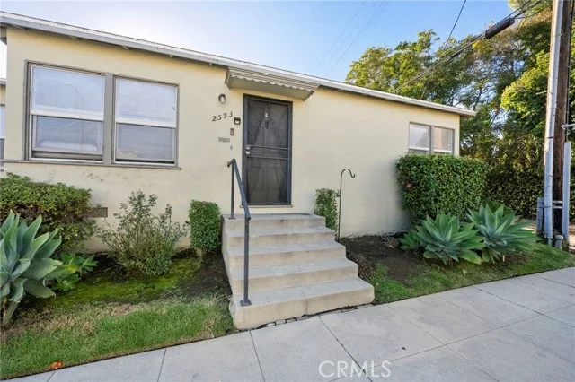 2593 Amherst photo 2