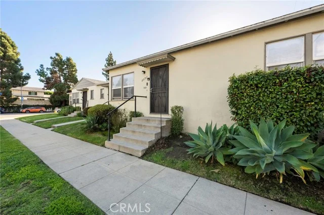 2593 Amherst photo 3