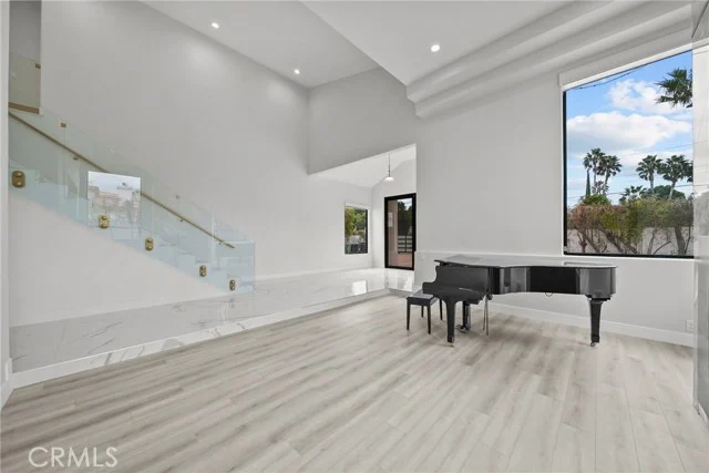 23129 Burbank Boulevard photo 3