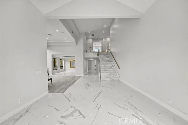 23129 Burbank Boulevard photo 4