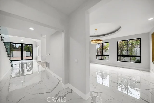 23129 Burbank Boulevard photo 5