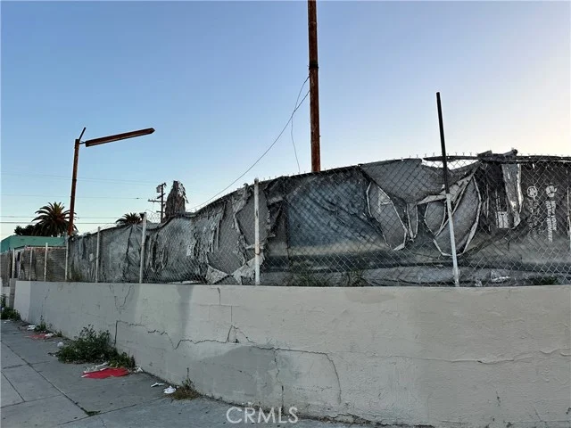 10305 S Normandie photo 2
