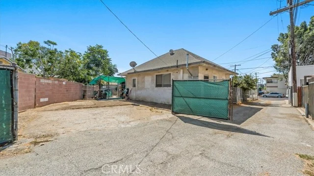 1815 E 3rd photo 3