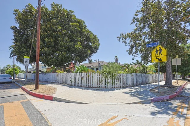 6158 Cahuenga photo 2