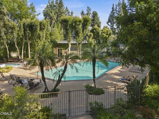 22330 Victory Boulevard #401, Los Angeles