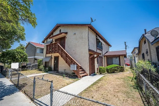 1490 Gundry photo 4