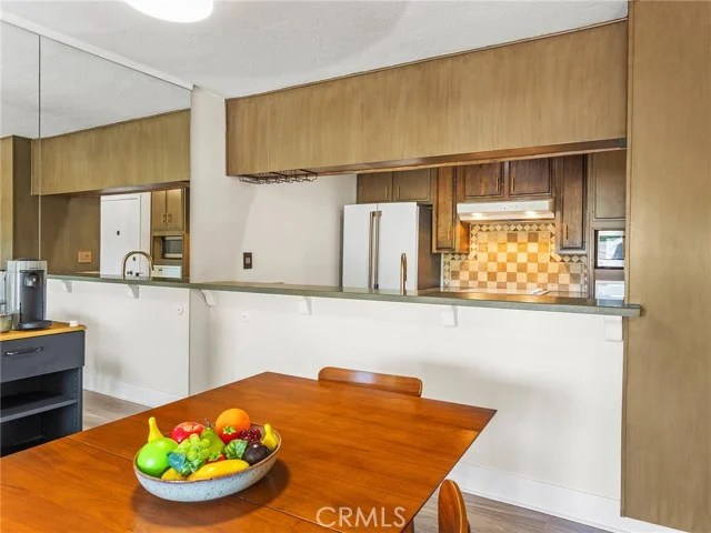10240 Camarillo Street #208 photo 3