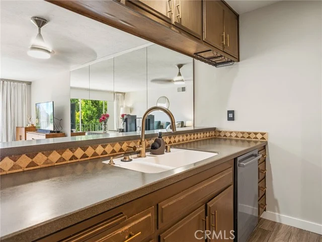 10240 Camarillo Street #208 photo 4