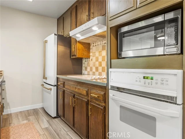 10240 Camarillo Street #208 photo 5