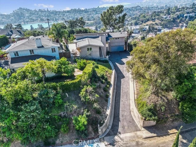 2377 Silver Ridge Avenue photo 4