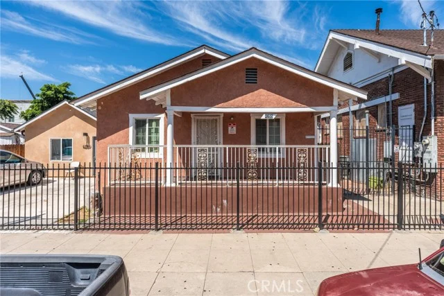 4255 Menlo photo 2