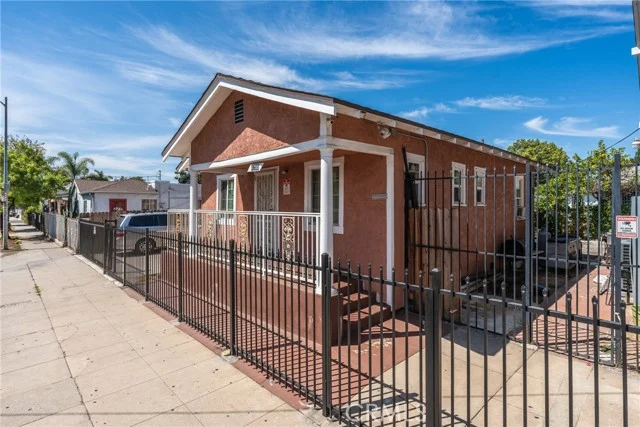 4255 Menlo photo 3