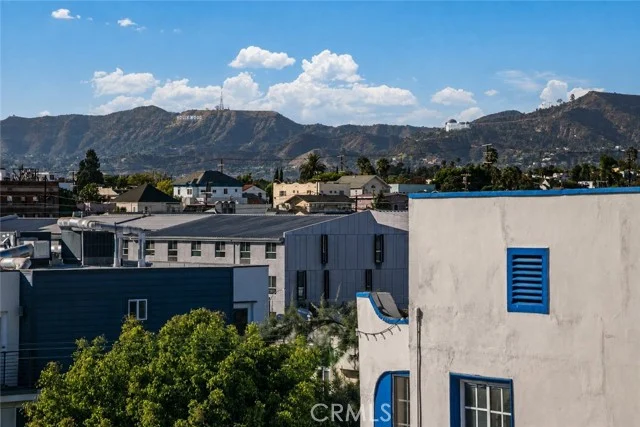 - 218 N Park View Street photo 2