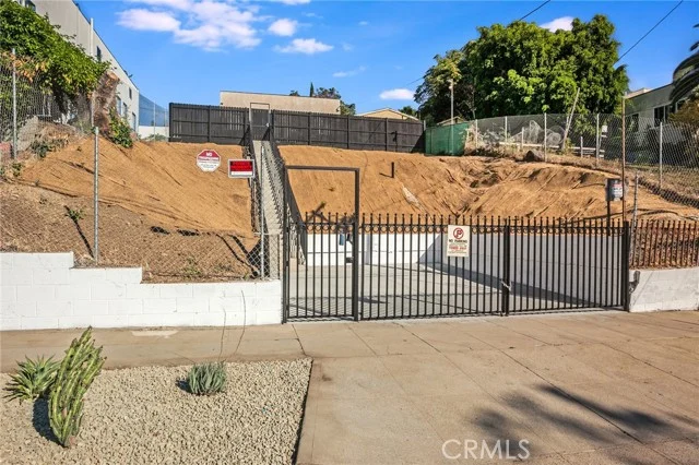 - 218 N Park View Street photo 3