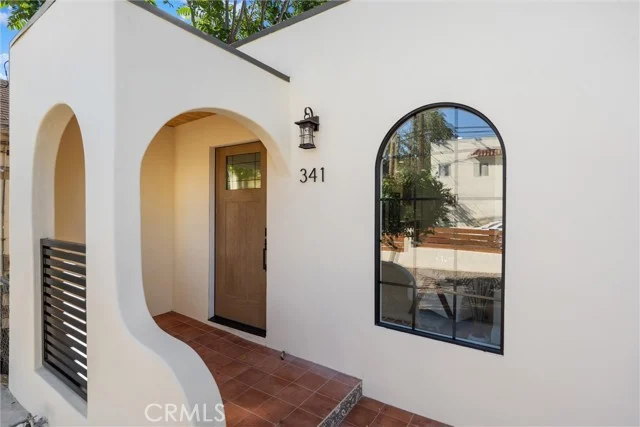 341 Douglas St photo 2