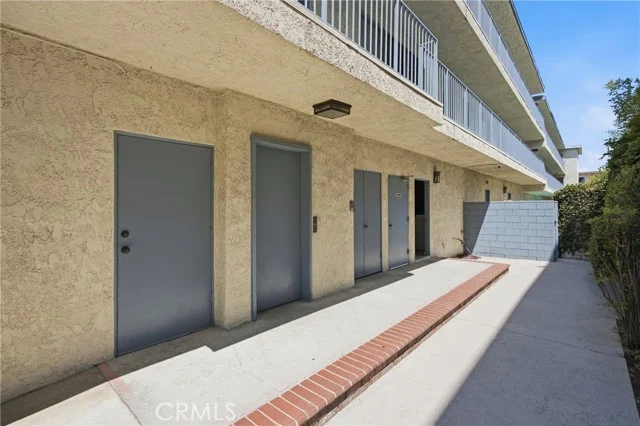 5354 Lindley Avenue #209 photo 3