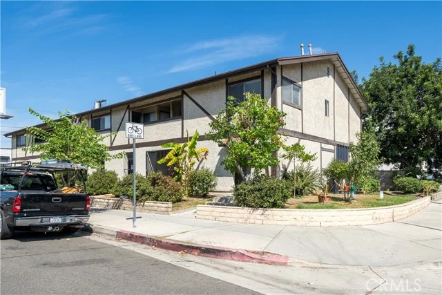 6003 Craner Avenue photo 3