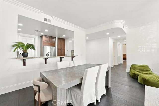 143 N Arnaz Drive #105 photo 5