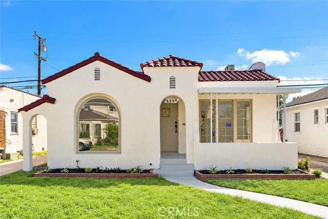 6072 Myrtle Avenue, Long Beach