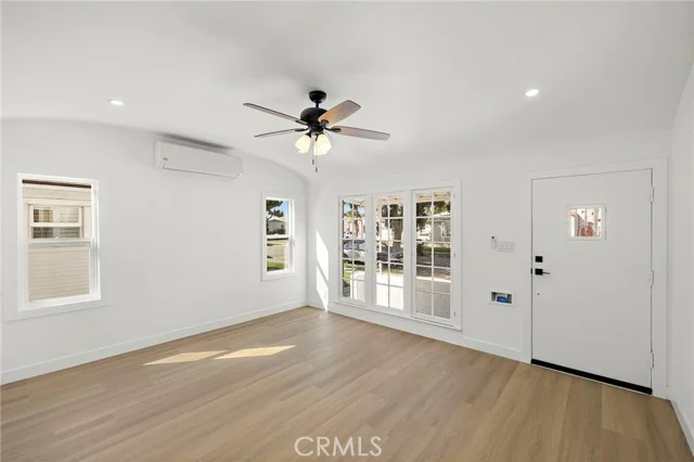 6072 Myrtle Avenue photo 3