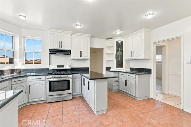 12239 Cedar Avenue photo 3